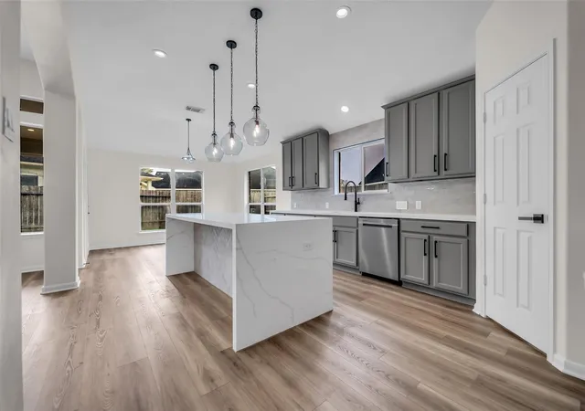 Photo 3 of Single family home for sale at 3906 Inglewood Cir, Missouri City, TX 77459 | MLS# 72746350 | Listing updated on 2026-08-23