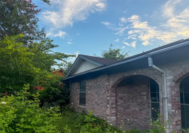 Photo 3 of Sale Pending at 11435 Lemond Dr, Houston, TX 77016 | MLS# 19248559 | Listing updated on 2026-08-11