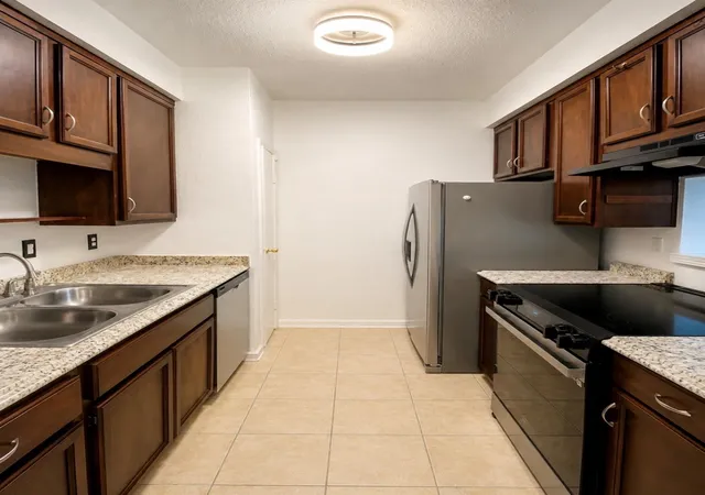 Photo 4 of Condo for sale at 10049 Westpark Dr #175, Houston, TX 77042 | MLS# 7159450 | Listing updated on 2026-08-17