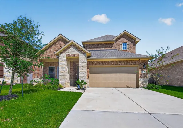 Photo 3 of Single family home for sale at 7046 Lauren Oak Dr, Conroe, TX 77304 | MLS# 26658681 | Listing updated on 2026-08-13