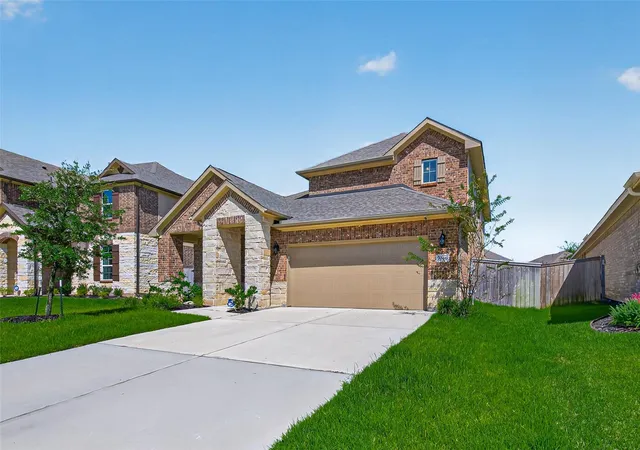 Photo 4 of Single family home for sale at 7046 Lauren Oak Dr, Conroe, TX 77304 | MLS# 26658681 | Listing updated on 2026-08-13