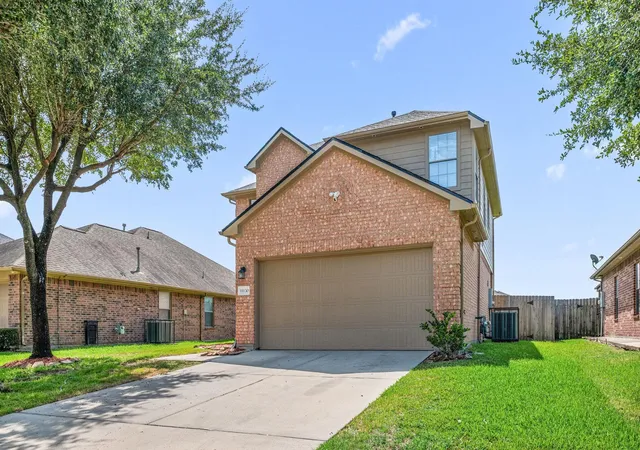 Photo 2 of Sale Pending at 11130 Lovington Dr, Houston, TX 77088 | MLS# 13764818 | Listing updated on 2026-09-11