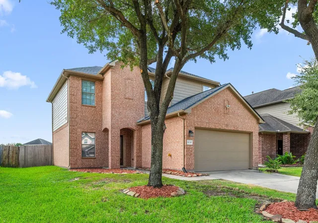 Photo 3 of Sale Pending at 11130 Lovington Dr, Houston, TX 77088 | MLS# 13764818 | Listing updated on 2026-09-11