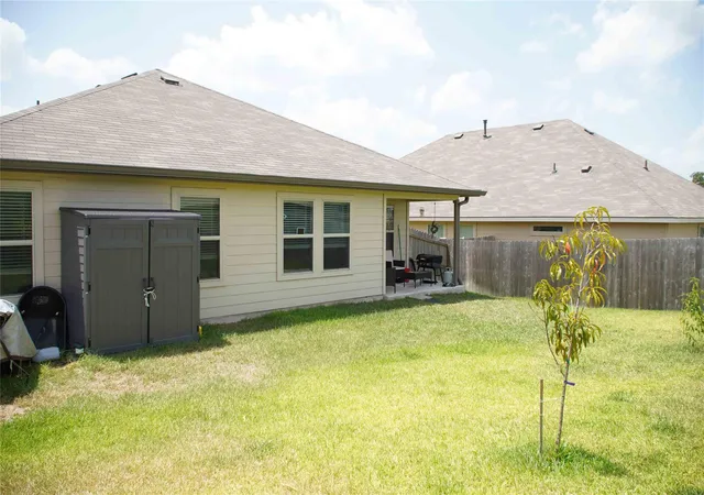 4th image of 1716 Grimes Dr, Brenham, TX 77833 | MLS# 80640037