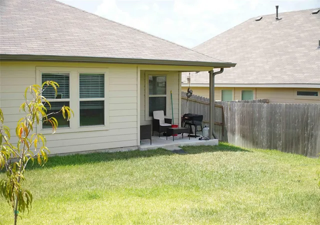 5th image of 1716 Grimes Dr, Brenham, TX 77833 | MLS# 80640037