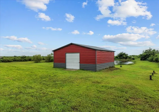 2nd image of 10015 S Redfish Dr, Hitchcock, TX 77563 | MLS# 8218141