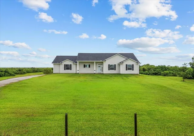 3rd image of 10015 S Redfish Dr, Hitchcock, TX 77563 | MLS# 8218141