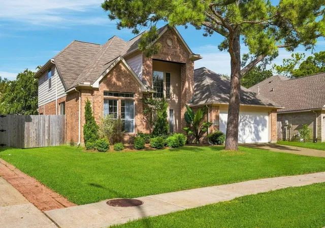 2nd image of 4006 Stonehurst Dr, Pearland, TX 77584 | MLS# 69585384