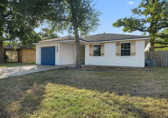 3rd image of 1000 Laredo Ct, College Station, TX 77845 | MLS# 52687404