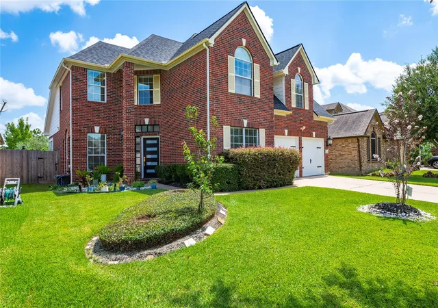 Photo 3 of Sale Pending at 11239 Riverridge Park Ln, Houston, TX 77089 | MLS# 60800407 | Listing updated on 2026-08-31
