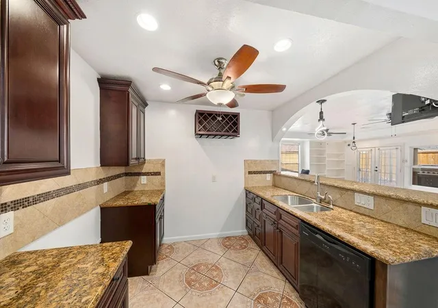 Photo 3 of Single family home for sale at 11423 Weathering Oaks Dr, Houston, TX 77066 | MLS# 84656575 | Listing updated on 2026-09-22