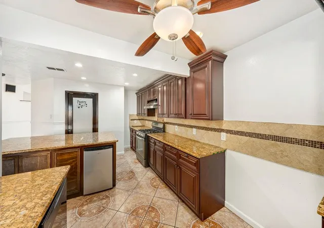 Photo 3 of Single family home for sale at 11423 Weathering Oaks Dr, Houston, TX 77066 | MLS# 84656575 | Listing updated on 2026-09-22