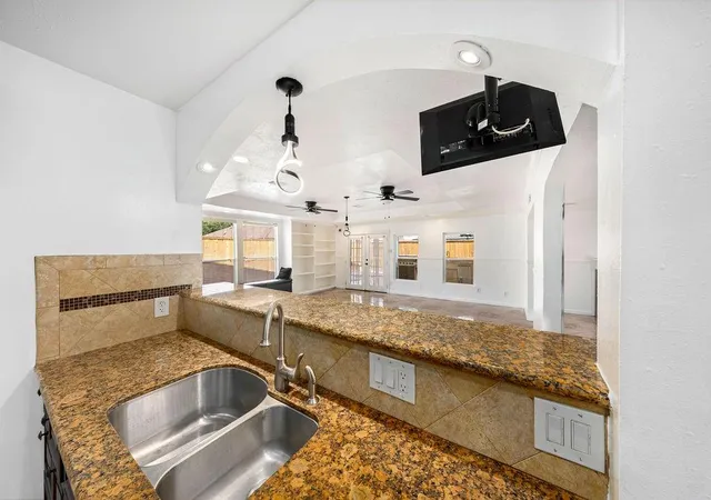 Photo 4 of Single family home for sale at 11423 Weathering Oaks Dr, Houston, TX 77066 | MLS# 84656575 | Listing updated on 2026-09-22