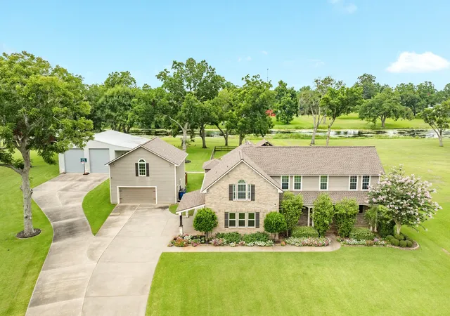 1st image of 514 Winchester Trl, Angleton, TX 77515 | MLS# 56789890