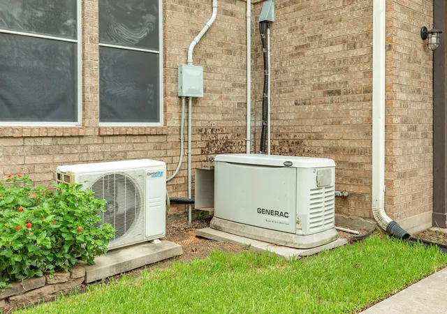 50th image of 514 Winchester Trl, Angleton, TX 77515 | MLS# 56789890