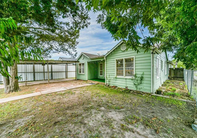 Photo 2 of Single family home for sale at 6219 Longview St, Houston, TX 77020 | MLS# 26524905 | Listing updated on 2026-09-13