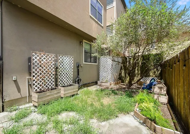 29th image of 1121 W 17th St #B, Houston, TX 77008 | MLS# 23248621