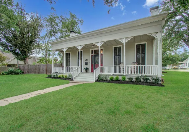 2nd image of 502 S College St, Weimar, TX 78962 | MLS# 68052956