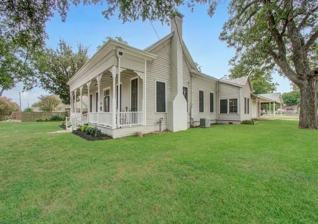 4th image of 502 S College St, Weimar, TX 78962 | MLS# 68052956