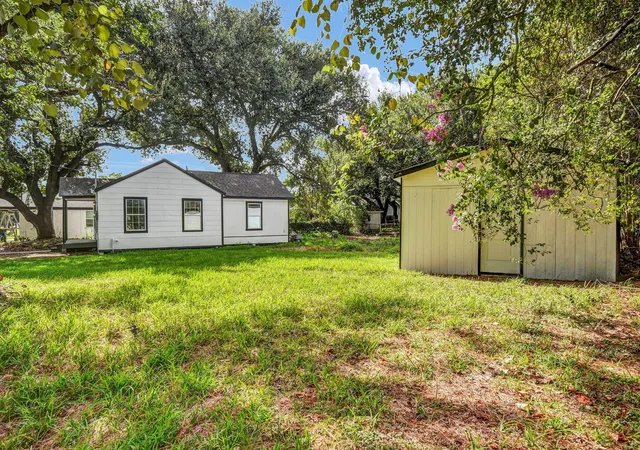 33rd image of 1332 Montgomery St, La Marque, TX 77568 | MLS# 14245120