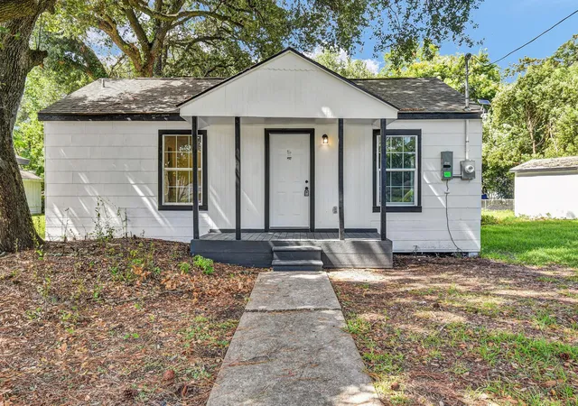 3rd image of 1332 Montgomery St, La Marque, TX 77568 | MLS# 14245120