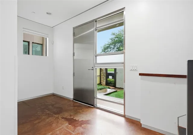 Photo 2 of Townhouse for sale at 5409 Hidalgo St #D, Houston, TX 77056 | MLS# 52297441 | Listing updated on 2026-08-31