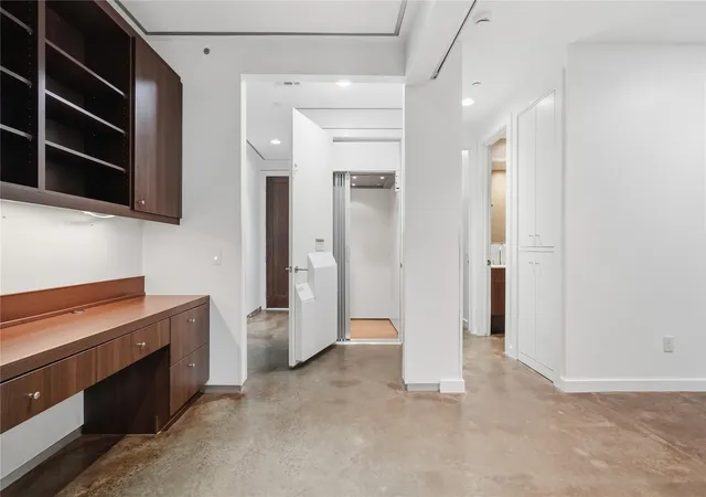 Photo 3 of Townhouse for sale at 5409 Hidalgo St #D, Houston, TX 77056 | MLS# 52297441 | Listing updated on 2026-08-31
