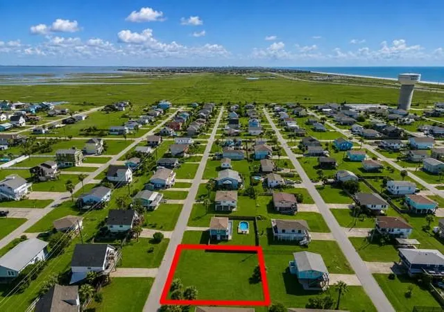 Photo 2 of Land for sale at Lot16 Mansvelt Rd, Galveston, TX 77554 | MLS# 61884321 | Listing updated on 2026-08-14