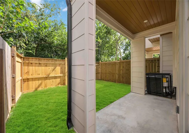 2nd image of 7817 Sandy St, Houston, TX 77028