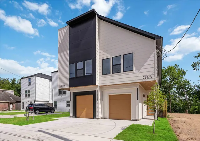 Photo 3 of Sale Pending at 7817 Sandy St #A-B, Houston, TX 77028 | MLS# 91573723 | Listing updated on 2026-09-09