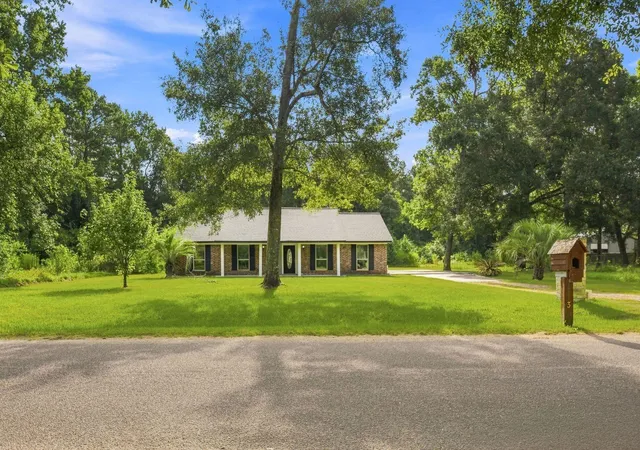 2nd image of 18813 Woodridge Dr, Conroe, TX 77302 | MLS# 3823850