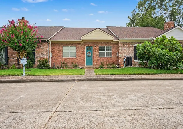 2nd image of 1310 E James St #6, Baytown, TX 77520 | MLS# 44173730
