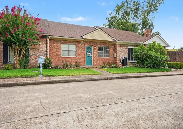 3rd image of 1310 E James St #6, Baytown, TX 77520 | MLS# 44173730