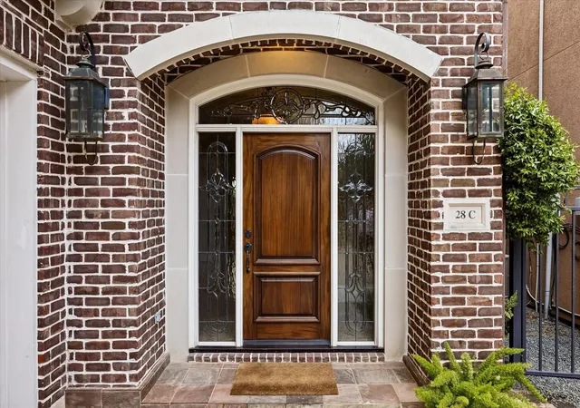 Photo 3 of Single family home for sale at 28 Hackberry Ln #C, Houston, TX 77027 | MLS# 80355930 | Listing updated on 2026-09-05