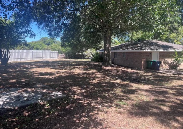 2nd image of 211 Scott Ct, Brenham, TX 77833 | MLS# 80097195