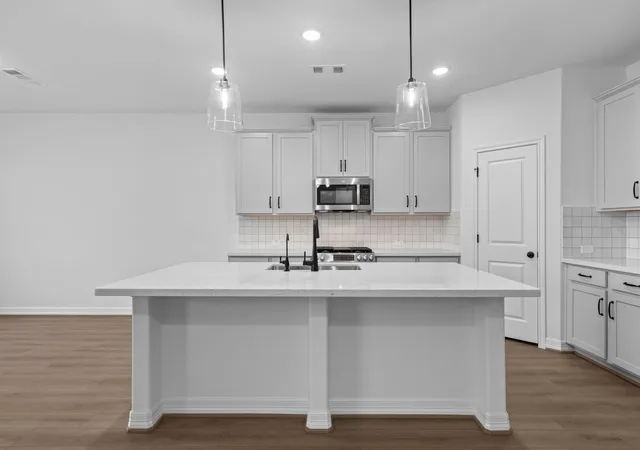 Photo 3 of Single family home for sale at 7811 Topaz Ridge Dr, Angleton, TX 77515 | MLS# 65800630 | Listing updated on 2026-09-08
