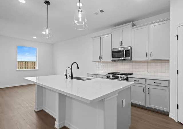 Photo 3 of Single family home for sale at 7811 Topaz Ridge Dr, Angleton, TX 77515 | MLS# 65800630 | Listing updated on 2026-09-08