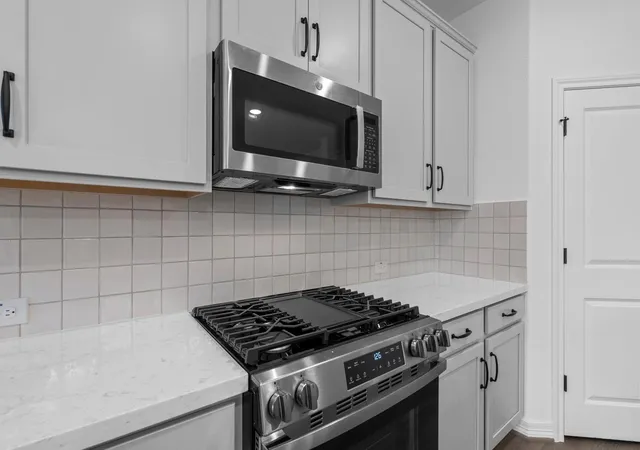Photo 4 of Single family home for sale at 7811 Topaz Ridge Dr, Angleton, TX 77515 | MLS# 65800630 | Listing updated on 2026-09-08