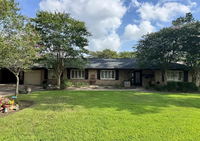 2nd image of 10942 Britoak Ln, Houston, TX 77079 | MLS# 68377376