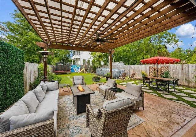 2nd image of 1007 E 32nd St, Houston, TX 77022 | MLS# 64563249