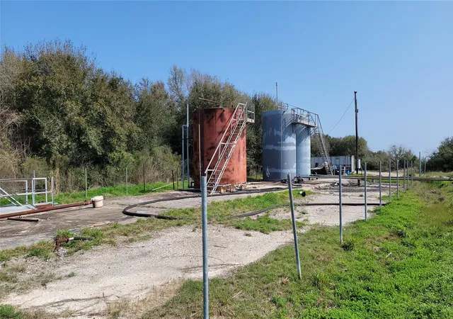 3rd image of 1908 2Nd St, Texas City, TX 77623 | MLS# 54454524