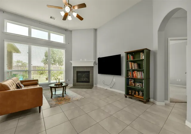 Photo 3 of Single family home for sale at 1906 Dry Willow Ln, Houston, TX 77089 | MLS# 13886929 | Listing updated on 2026-09-09