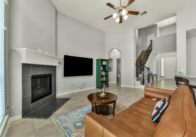 Photo 4 of Single family home for sale at 1906 Dry Willow Ln, Houston, TX 77089 | MLS# 13886929 | Listing updated on 2026-09-09