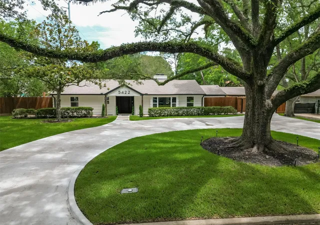 Photo 1 of Single family home for sale at 5422 Valerie St, Bellaire, TX 77401 | MLS# 81012529 | Listing updated on 2026-08-30