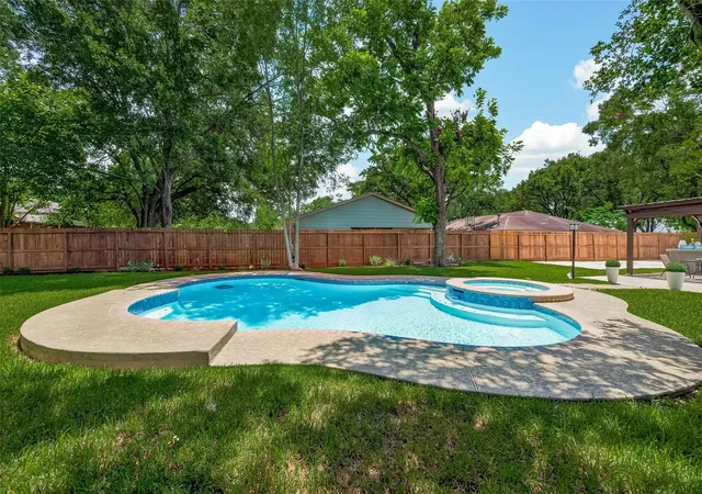 Photo 2 of Single family home for sale at 5422 Valerie St, Bellaire, TX 77401 | MLS# 81012529 | Listing updated on 2026-08-30