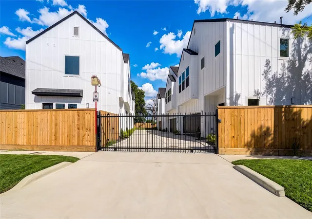 Photo 1 of Single family home for sale at 511 Altic St, Houston, TX 77011 | MLS# 10804760 | Listing updated on 2026-08-24