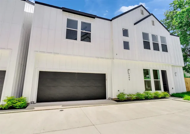 Photo 2 of Single family home for sale at 511 Altic St, Houston, TX 77011 | MLS# 10804760 | Listing updated on 2026-08-24