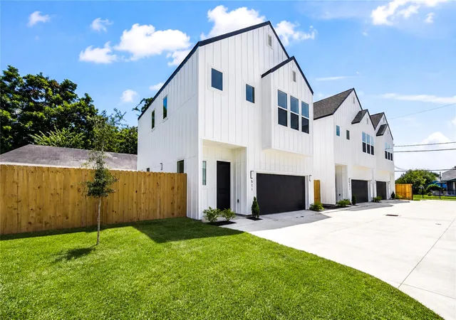 Photo 4 of Single family home for sale at 511 Altic St, Houston, TX 77011 | MLS# 10804760 | Listing updated on 2026-08-24