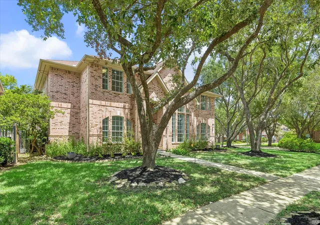 2nd image of 39 Oakmere Pl, Sugar Land, TX 77479 | MLS# 8657186