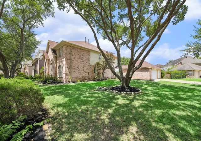 3rd image of 39 Oakmere Pl, Sugar Land, TX 77479 | MLS# 8657186